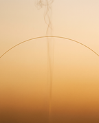Vevanté Sillage — abstract amber field with gold arc