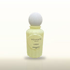 Vevanté Lueur 50 ml Extrait de Parfum on a soft cream studio backdrop