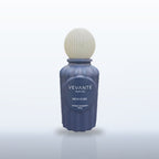 Vevanté Murmure 50 ml Extrait de Parfum on a soft navy studio backdrop