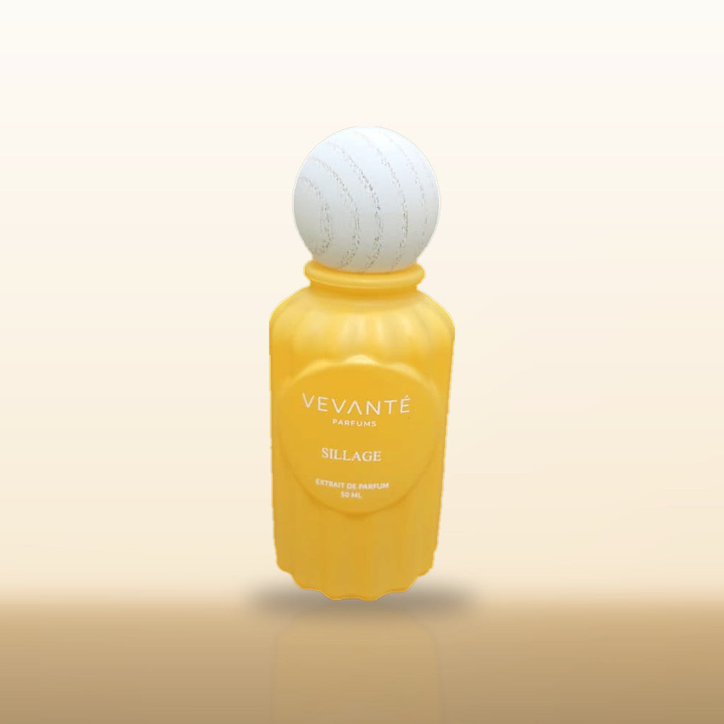 Vevanté Sillage 50 ml Extrait de Parfum on a soft amber studio backdrop