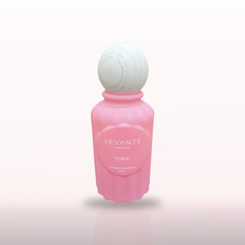 Vevanté Voile 50 ml Extrait de Parfum on a soft pink studio backdrop